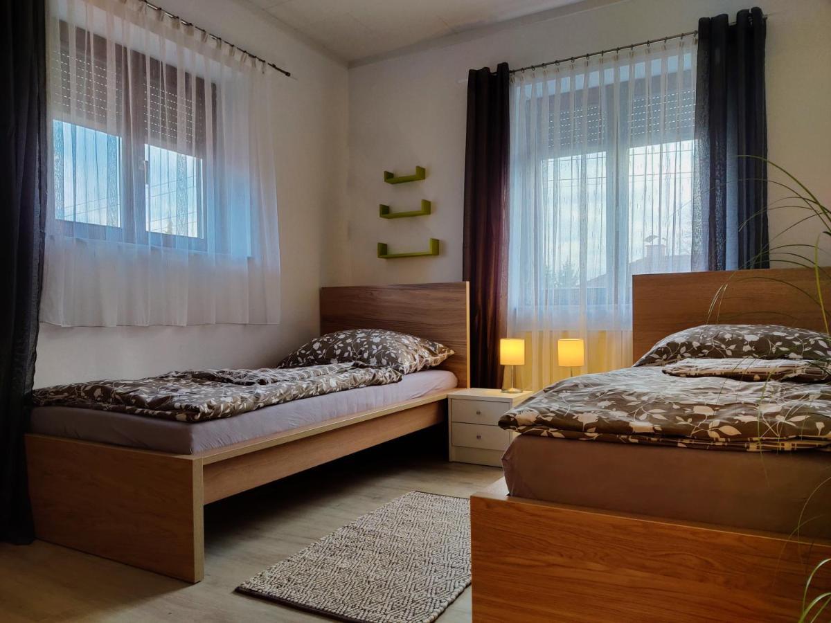 Holiday Home In Quiet Beautiful Area With Two Separate, Modern, Furnished Apartments Deutsch-Wagram Exterior photo